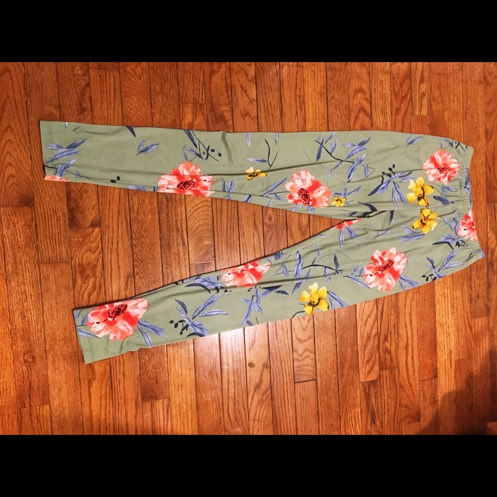 Extremely soft floral leggings